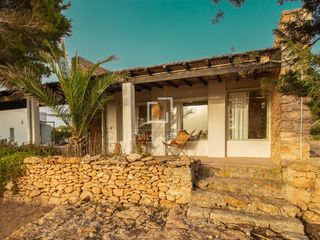 Chalet in Formentera. Villa tipica, renovada y con vistas al mar, en venta en formente