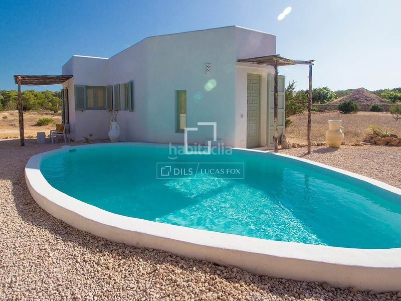 Foto c063b5a9-16e3-410b-8e15-624ae890af0a. Xalet amb aparcament piscina a Formentera