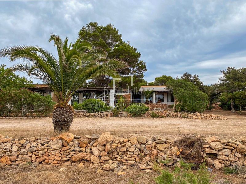 Foto d7a6cd5f-5475-4cf7-8419-c3a79623d408. Xalet amb aparcament piscina a Formentera