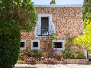Mas à Sant Agustí-Cala de Bou. Casa rural de 5 dormitorios en venta en san josé, islas baleares