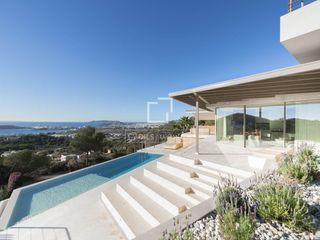 Chalet in Jesús. Casa  villa en excelentes condiciones de 6 dormitorios en venta