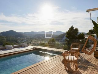 Chalet in Santa Eulària des Riu. Casa  villa de 5 dormitorios en venta en santa eulalia, islas ba