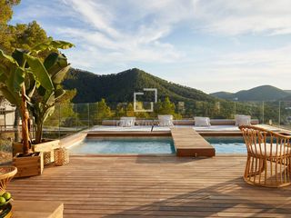Chalet in Santa Eulària des Riu. Casa  villa de 5 dormitorios en venta en santa eulalia, islas ba