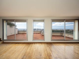 Chalet in Sant Gervasi - Bonanova. Casa  villa de 6 dormitorios con 250m de jardín en venta en sant