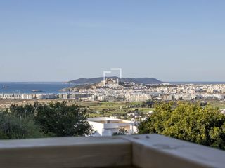 Propriété à Jesús. Parcela con vistas al mar y a dalt vila en venta en la urbanizac