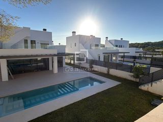 Chalet in Sant Carles. Casa  villa obra nueva de 4 dormitorios con 715m de jardín en ve