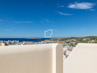 Chalet à Cala Vedella-Cala Tarida. Preciosa casa de 3 habitaciones, 2 baños y jardín situada a 5 mi