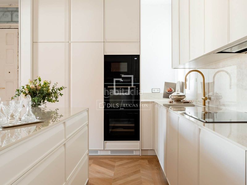 Foto c42281f2-4584-41b3-b8de-00a9368b2ef1. Flat with heating parking in Lista Madrid