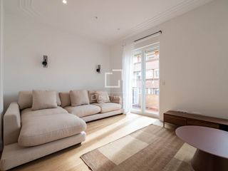 Etagenwohnung in Argüelles. Bonito piso exterior, recién reformado y con balcón en venta jun