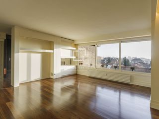 Location Attique à Nueva España. Piso dúplex en excelentes condiciones de 6 dormitorios en alquil