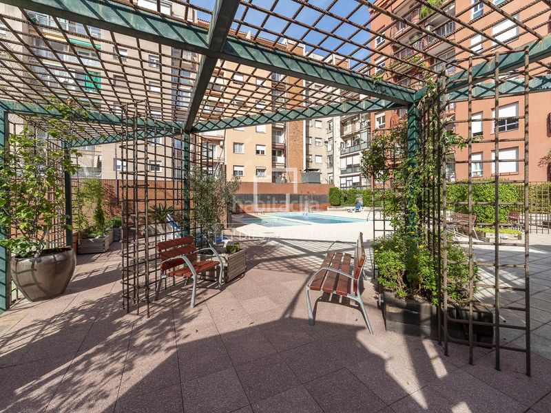 Foto 04978fbe-5c0b-40fd-b61f-01e017f0a667. Àtic amb calefacció piscina a La Nova Esquerra de l´Eixample Barcelona