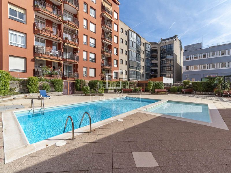 Foto 539480f1-8210-4ca8-8045-7bcf10a13b32. Àtic amb calefacció piscina a La Nova Esquerra de l´Eixample Barcelona