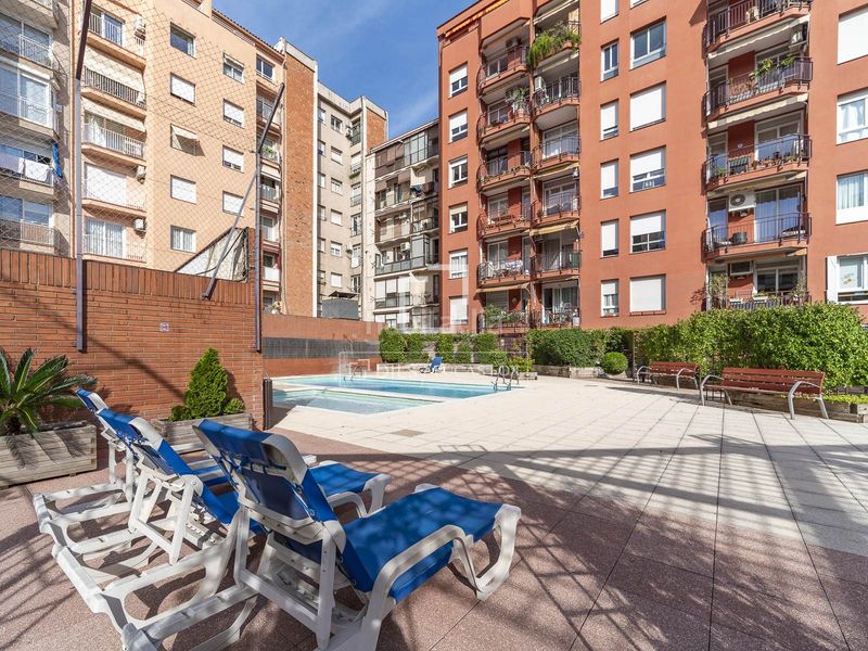 Foto 8bcd191a-aa09-47e5-9535-726cc4a2c7b2. Àtic amb calefacció piscina a La Nova Esquerra de l´Eixample Barcelona