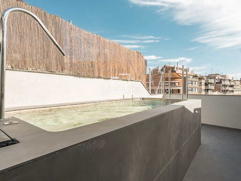 Foto 76b6879e-e34f-408e-a6ab-14b1a1ae468a. Àtic amb calefacció aparcament piscina a Putget - Farró Barcelona