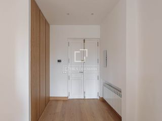 Rent Flat in Jerónimos. Exclusivo piso reformado y a estrenar de 3 dormitorios  en alqui