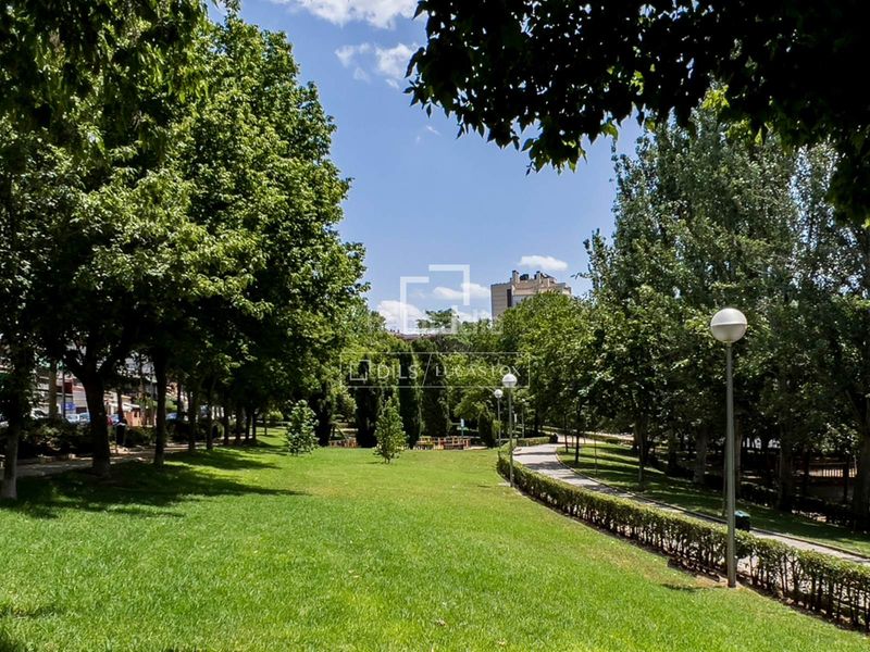 Foto f9ff06d5-92ec-426e-8983-cf4b341a78eb. Pis amb aparcament piscina a Peñagrande Madrid