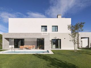 Chalet à Las Marías. Exclusiva villa de obra nueva de 5 dormitorios con 407 m exterio