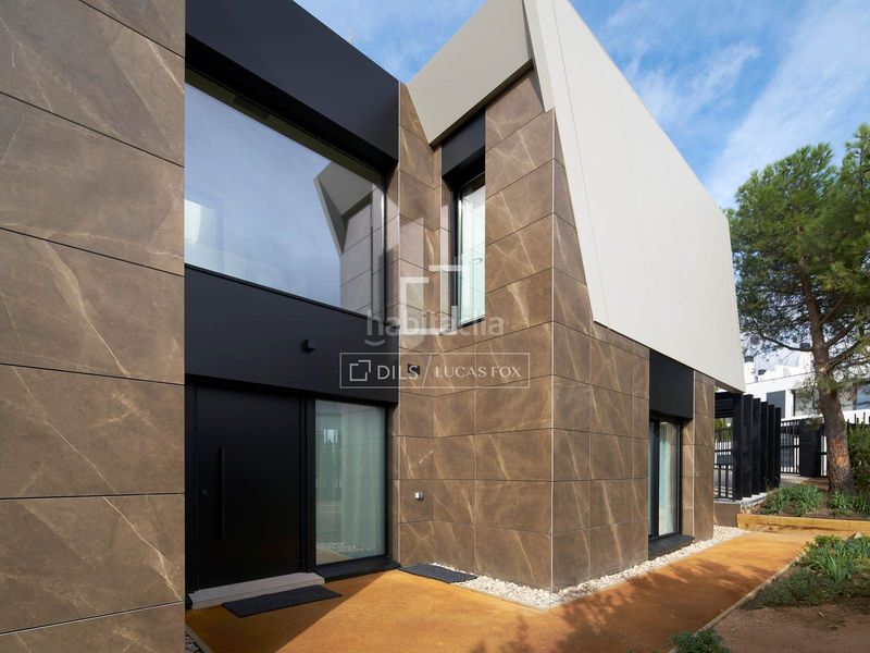 Foto 1727817f-c1ab-450d-9897-c677e16d805f. Chalet impresionante villa de obra nueva de 4 dormitorios con 297 m exteriores en venta en Torrelodones
