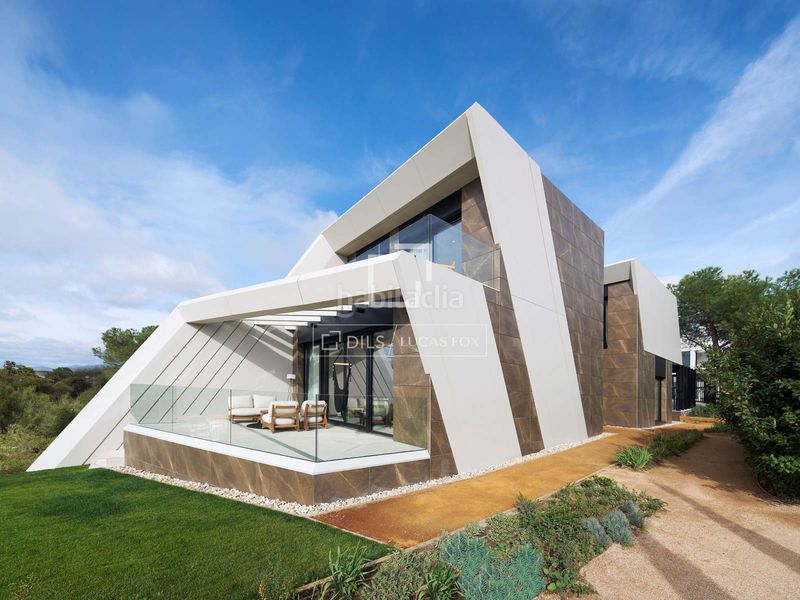 Foto 5d6d891c-9fcf-47ff-a23a-49c6b950e288. Chalet impresionante villa de obra nueva de 4 dormitorios con 297 m exteriores en venta en Torrelodones
