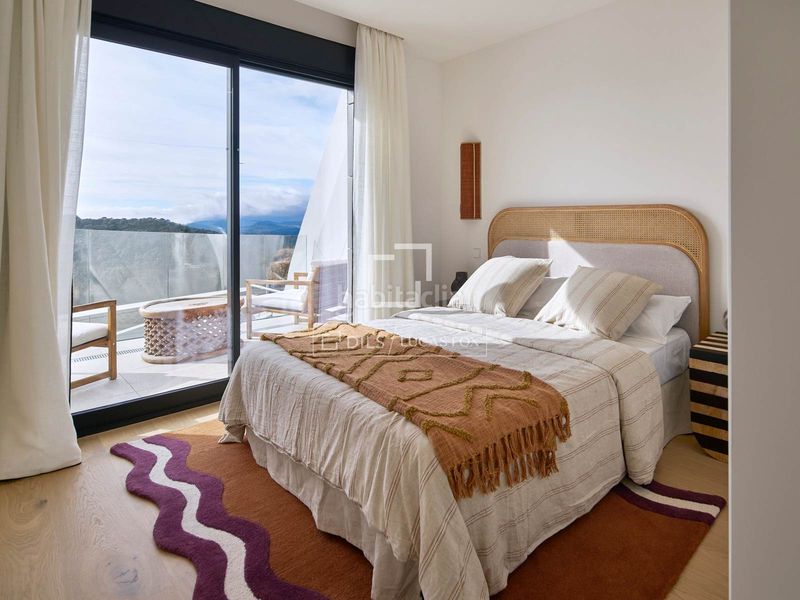 Foto 89073e6f-d639-47d4-aa6b-7e935d4501e6. Chalet impresionante villa de obra nueva de 4 dormitorios con 297 m exteriores en venta en Torrelodones