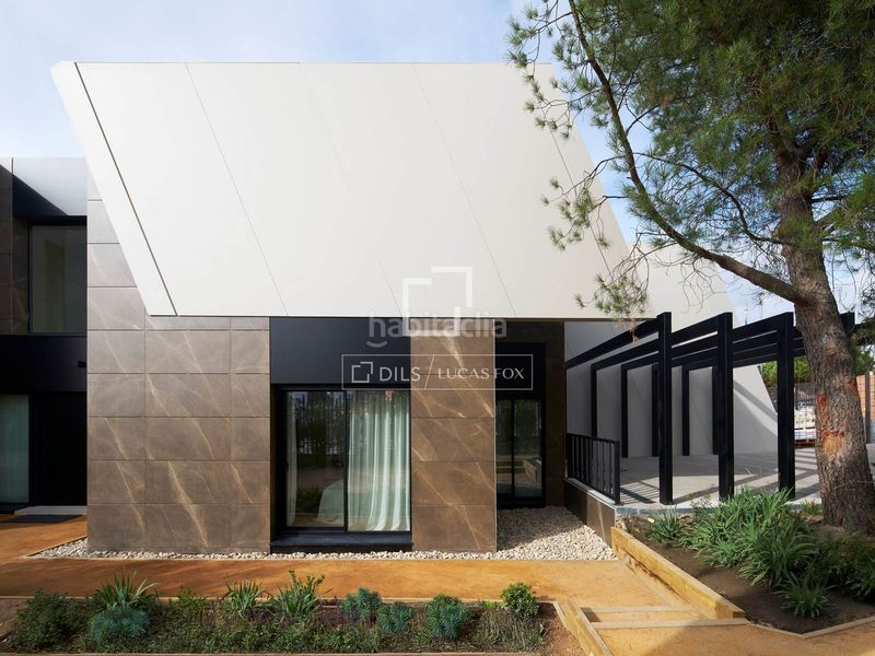 Foto 9b526b8d-5f38-4fad-a47a-c43470f3bf2b. Chalet impresionante villa de obra nueva de 4 dormitorios con 297 m exteriores en venta en Torrelodones