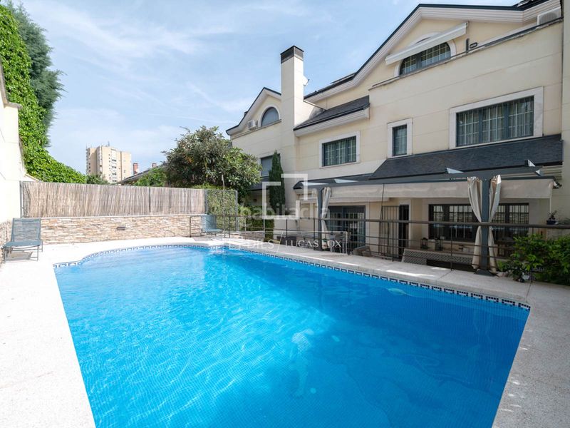 Foto 4f549d1f-969a-4282-bf7b-b15079b58f7c. Xalet amb calefacció aparcament piscina a Conde Orgaz - Piovera Madrid