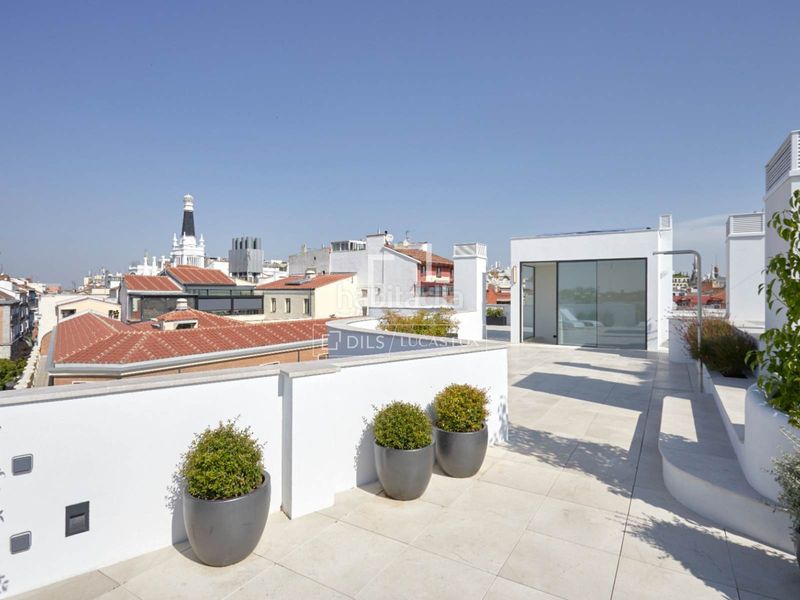 Foto 024d89f7-6595-4447-a966-ccb2e132de9c. Lloguer àtic amb calefacció piscina a Cortes-Huertas Madrid