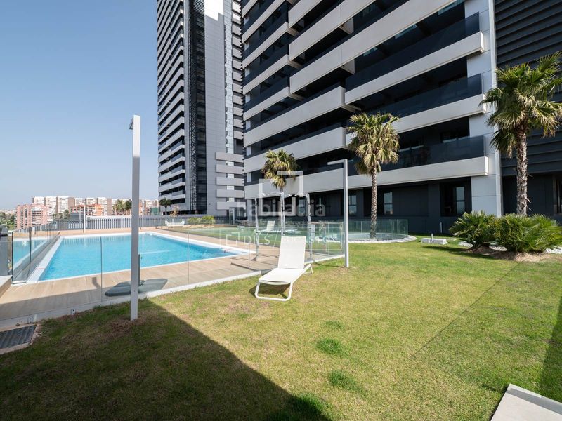 Foto bbafd075-a631-4fd9-968f-76ac3ac65150. Àtic amb calefacció aparcament piscina a Valdeacederas Madrid