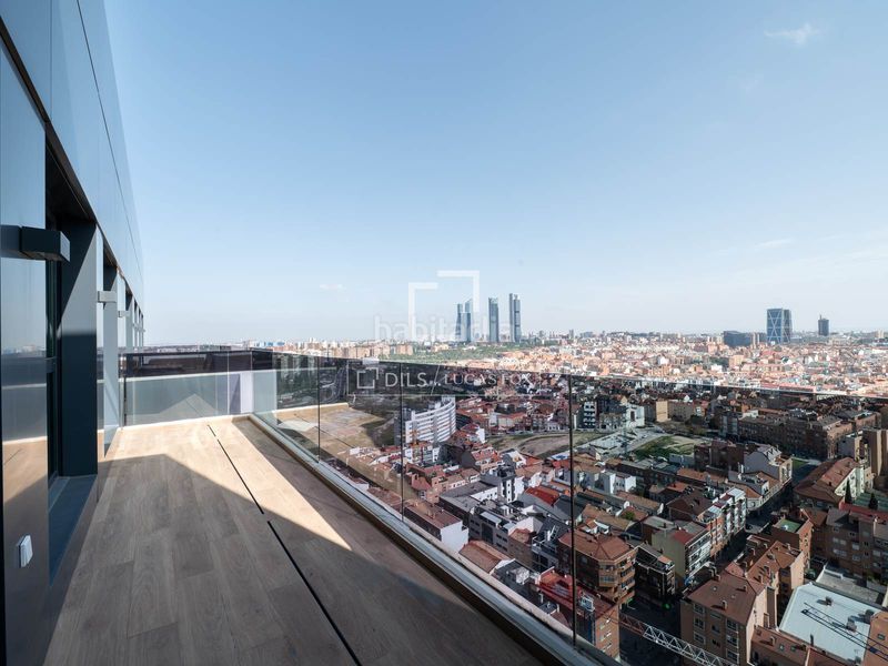 Foto d9815c26-d249-4978-a00b-231efbb62459. Àtic amb calefacció aparcament piscina a Valdeacederas Madrid