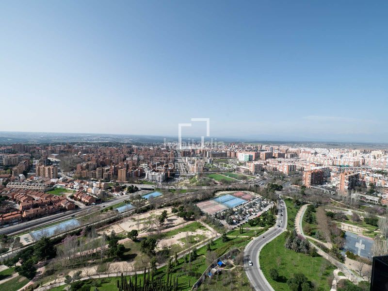 Foto ee1323ff-c294-43e1-b970-e7438bbcacba. Àtic amb calefacció aparcament piscina a Valdeacederas Madrid