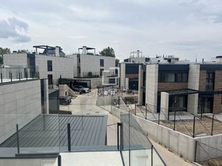 Chalet à Marazuela-El Torreón. Casa unifamiliar con piscina privada y solárium en venta en las