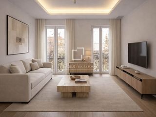 Attique à Pacífico. Ático con increíble terraza completamente reformado en venta en