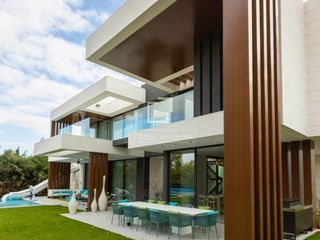 Chalet in Conde Orgaz - Piovera. Lujosa casa independiente con tecnología avanzada en venta en co
