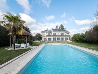 Chalet in Ciudalcampo. Espectacular casa independiente en venta en una de las áreas más