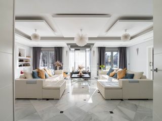 Chalet in Ciudalcampo. Espectacular casa independiente en venta en una de las áreas más