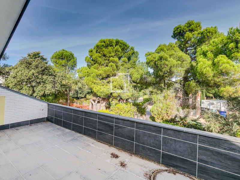 Foto b3d6433e-e07e-4114-b732-c88be5d04cc0. Xalet amb piscina a urbanización La Moraleja La Moraleja