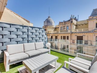 Àtic a Cortes-Huertas. Amplio dúplex reformado en venta con cuatro dormitorios y cinco