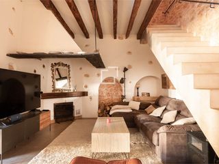 Country house in Algaida. Tradicional villa rehabilitada con licencia turística en venta e