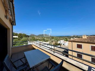 Penthouse in Capdepera Poble. Luminoso ático con vistas al mar, terraza, piscina y parking en