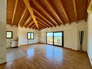 Penthouse in Capdepera Poble. Luminoso ático con vistas al mar, terraza, piscina y parking en