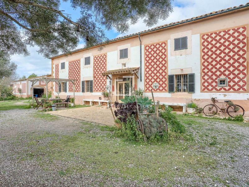 Foto f127e354-8d9f-46b3-96be-df8cdd3fc5d2. Masia amb aparcament a Llucmajor interior Llucmajor