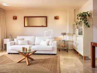 Appartement à Maioris-Puig de Ros. Luminoso piso con una amplia terraza acristalada y vistas despej