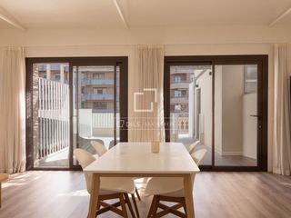 Miete Etagenwohnung in Marquès de Fontsanta. Piso en excelentes condiciones de 11 dormitorios en alquiler en