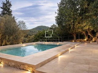 Masía en Esporles. Luz, naturaleza y elegancia en una villa única