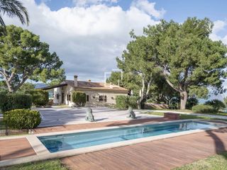 Chalet en Bacarés-Manresa-Bonaire. Villa en venta en primera línea de mar en alcúdia con acceso dir