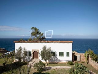 Chalet en Banyalbufar. Villa mediterránea en venta en banyalbufar, con embarcadero priv