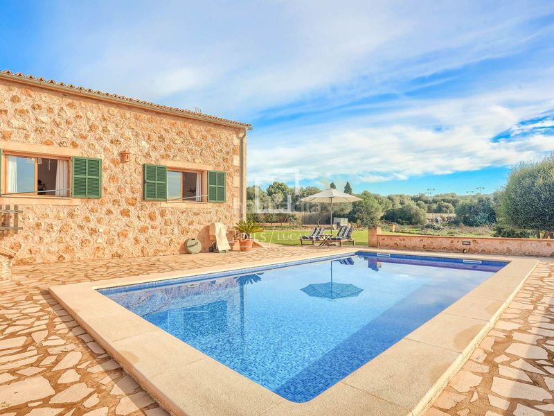 Foto a35cfb64-138c-487e-a4bf-869453507540. Xalet amb calefacció aparcament piscina a Puntiró Palma de Mallorca