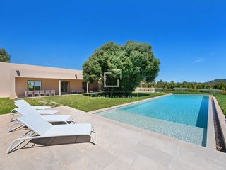 Country house in Canyamel. Finca de estilo minimalista con privacidad y preciosas vistas en