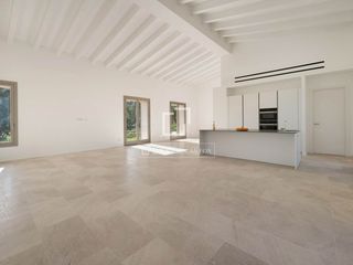 Masia a Canyamel. Finca con arquitectura minimalista y tradicional en venta junto