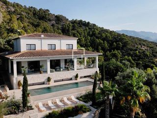 Xalet a Bunyola. Casa  villa en excelentes condiciones de 5 dormitorios en venta